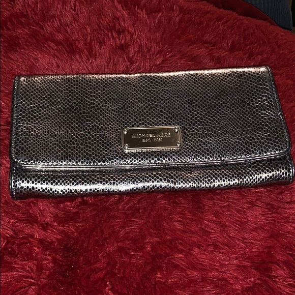 MK Silver Snakeskin Clutch - Picture 1 of 4